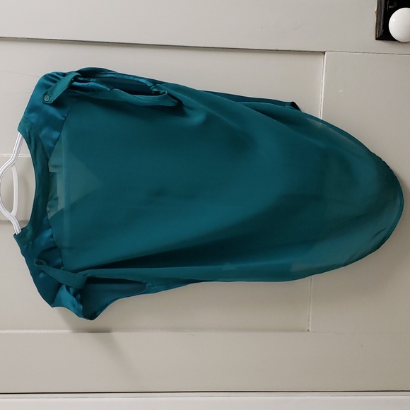 Costa Blanca women's XS emerald green top. - Picture 3 of 8